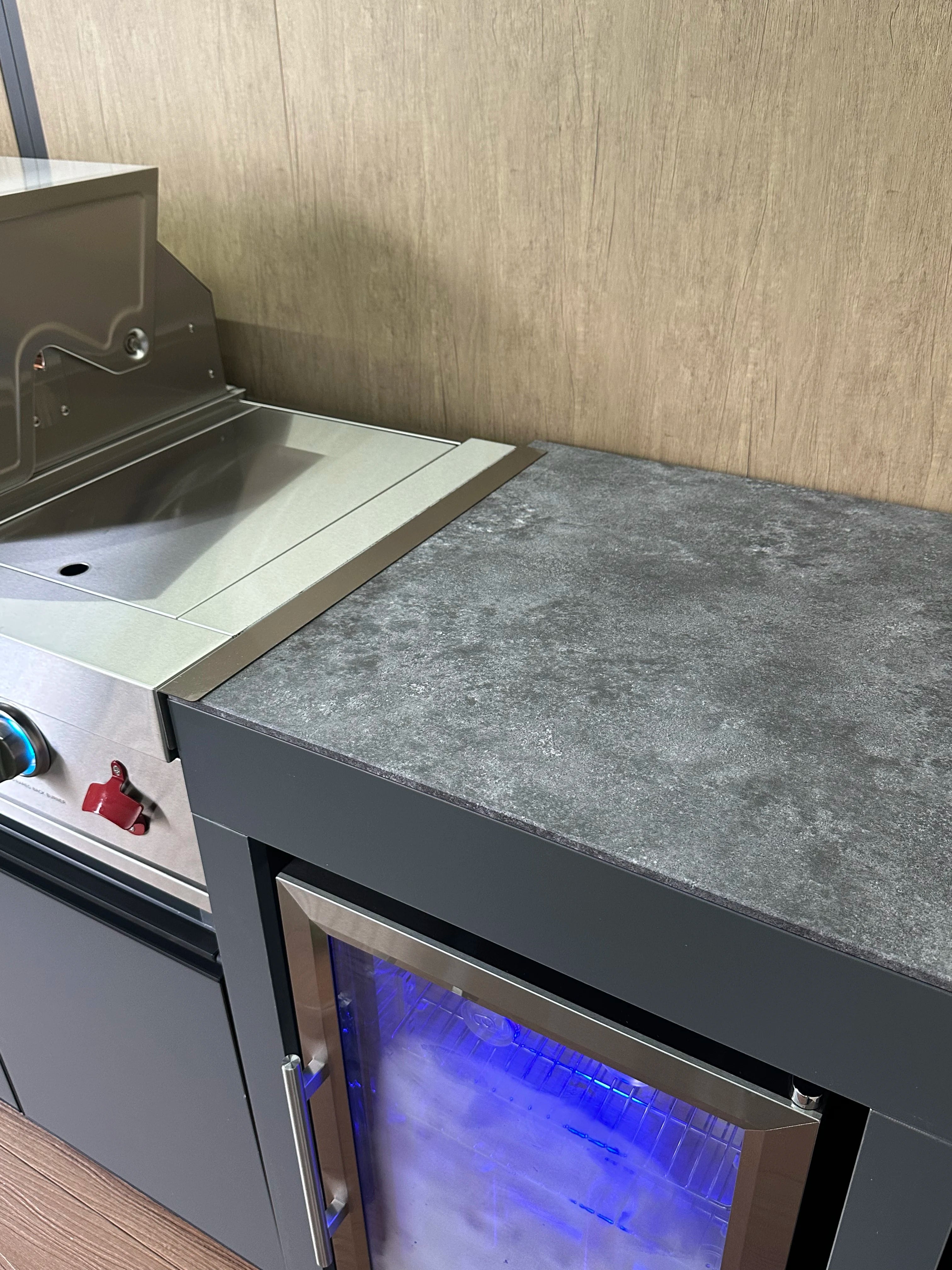 Modern Outdoor Kitchen Cabinet 304 Stainless Steel New Generation Closable Design Wholesale Customizable Gas Grill Setups
