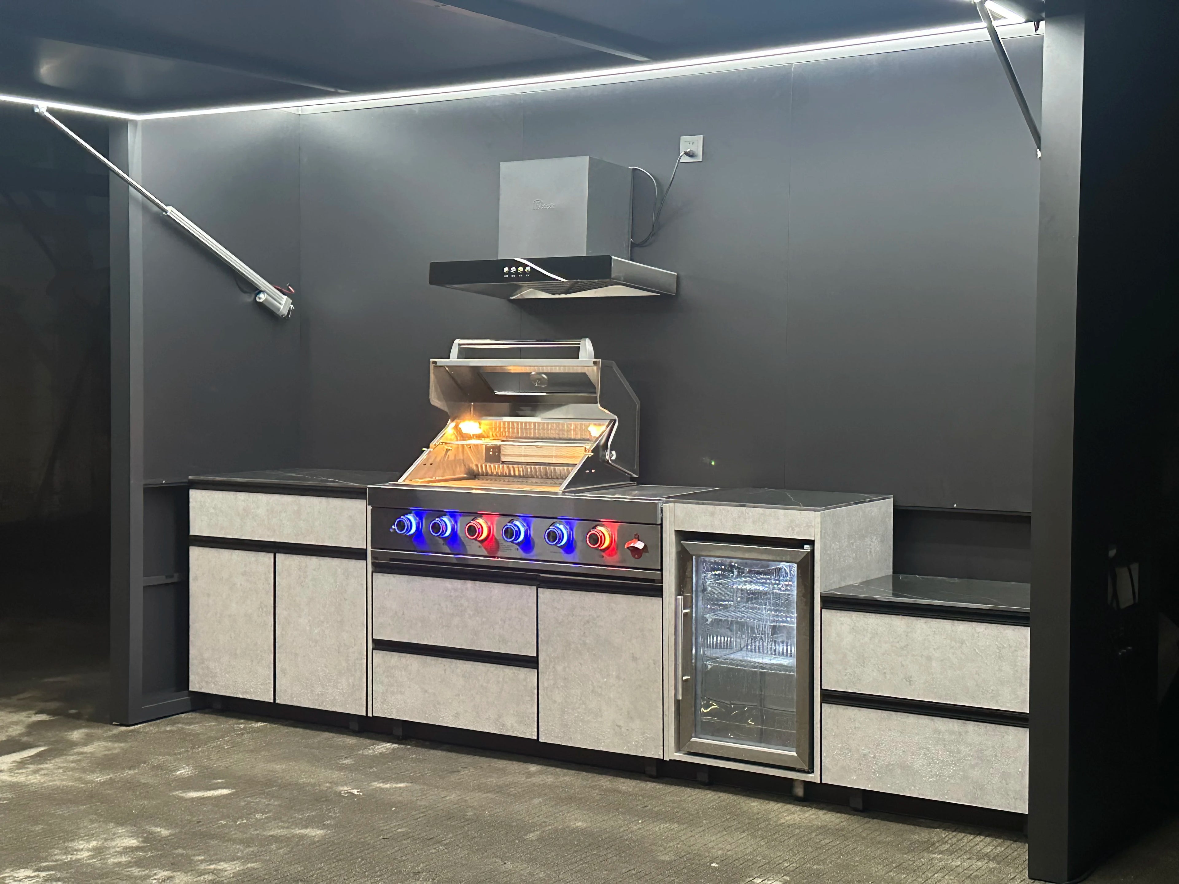 Customizable Luxurious Modern All-Weather Powder Coated Stainless Steel BBQ Fridge Sink Station Remote Control Premium Design