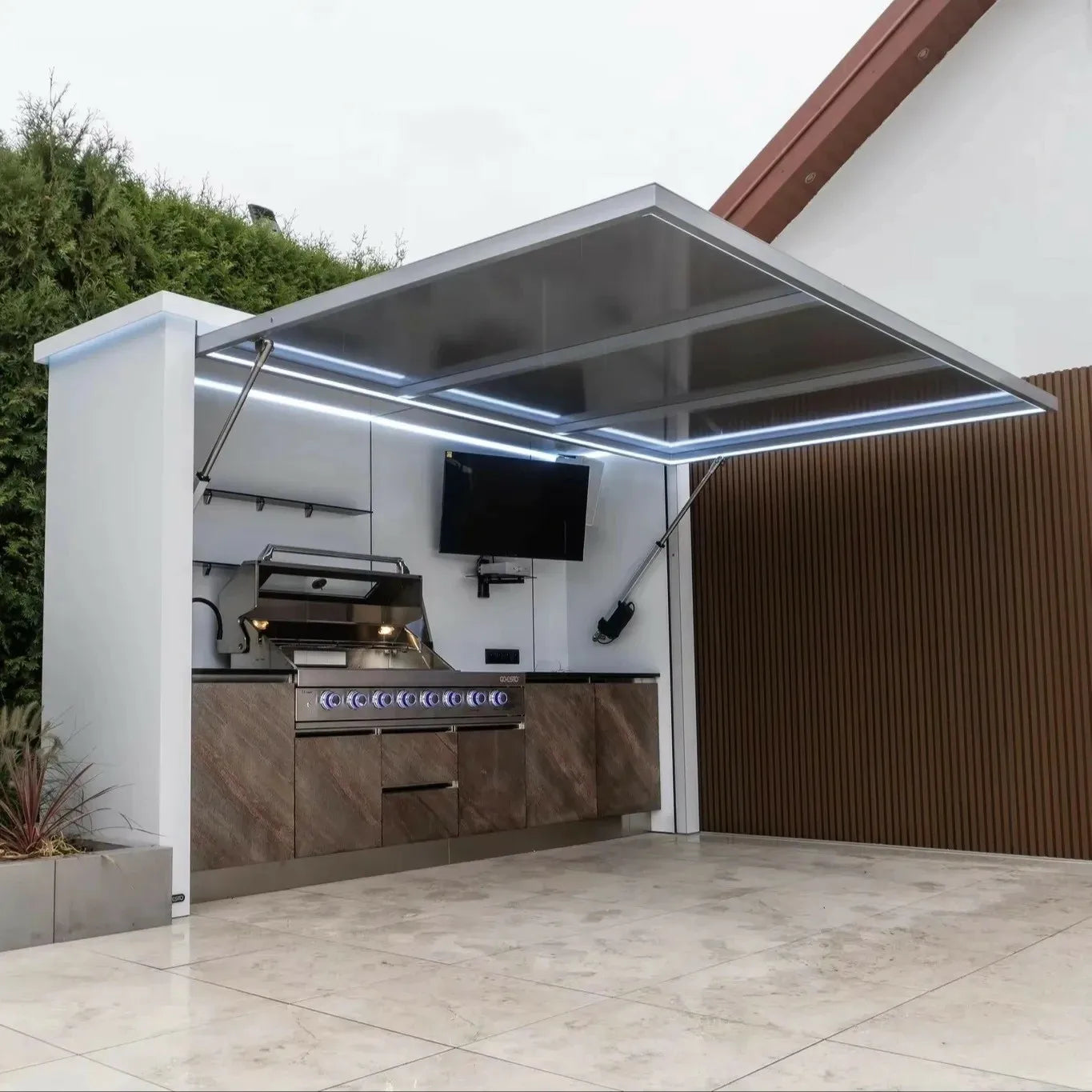 Modern Customizable Mildew Proof Stainless Steel Outdoor Kitchen Shed Cool Colors Outdoor Kitchen Shed Side Door for Garden