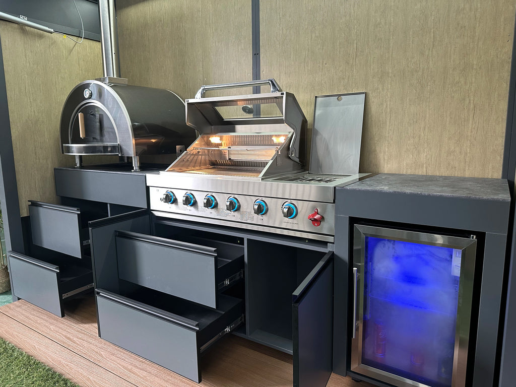 Top-Notch Modern Premium Stainless Steel Outdoor BBQ Island Kitchen Made by Seasoned Manufacturers with Fridge and Grill