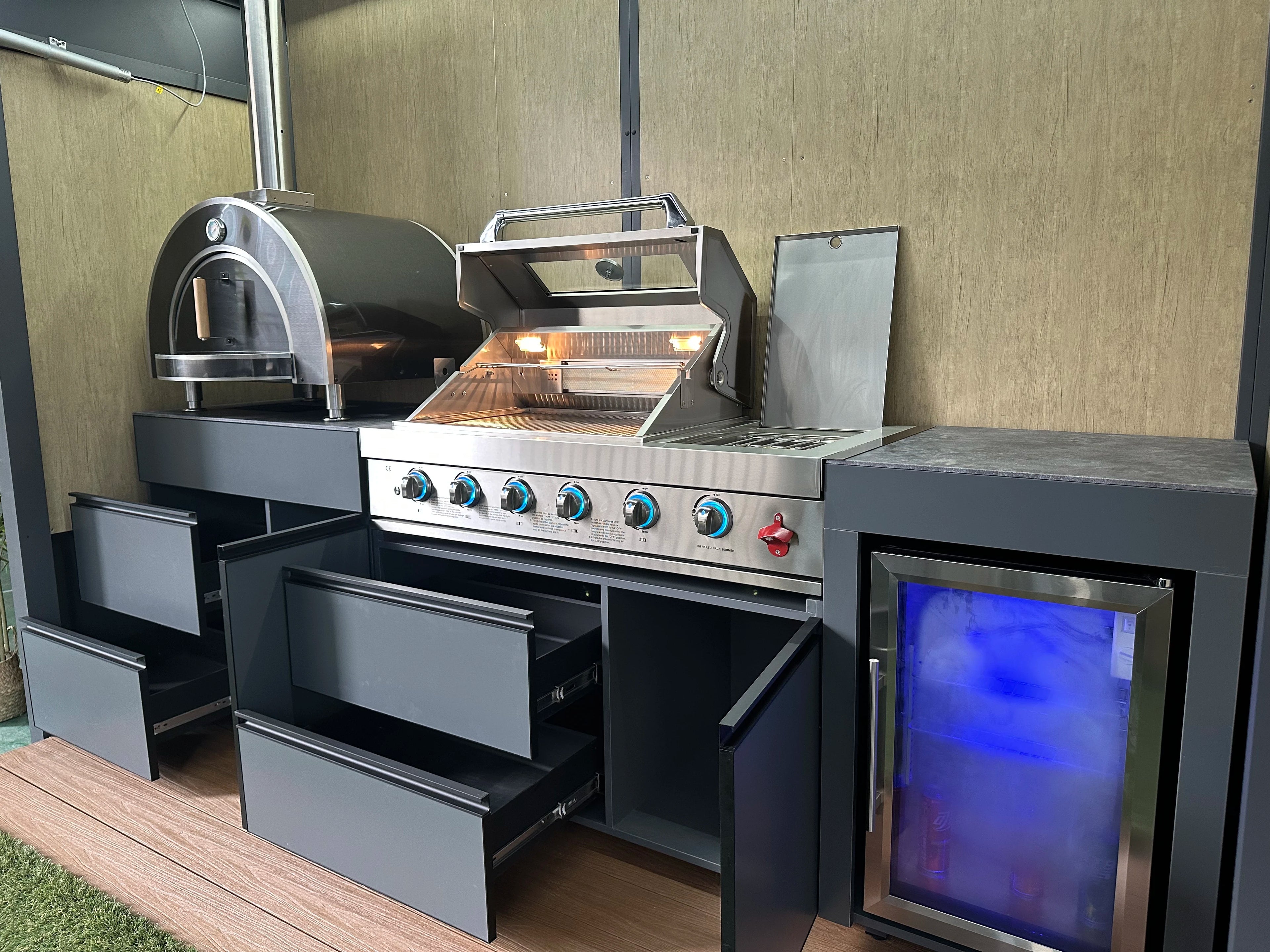 Top-Notch Modern Premium Stainless Steel Outdoor BBQ Island Kitchen Made by Seasoned Manufacturers with Fridge and Grill
